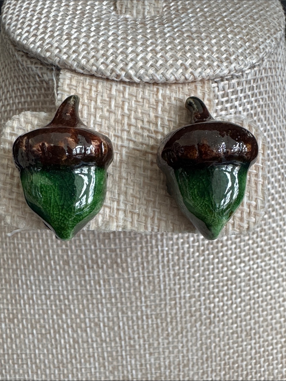VTG 1940s Mid-Century Ceramic Acorn Screw-Back Earrings - Picture 1 of 4